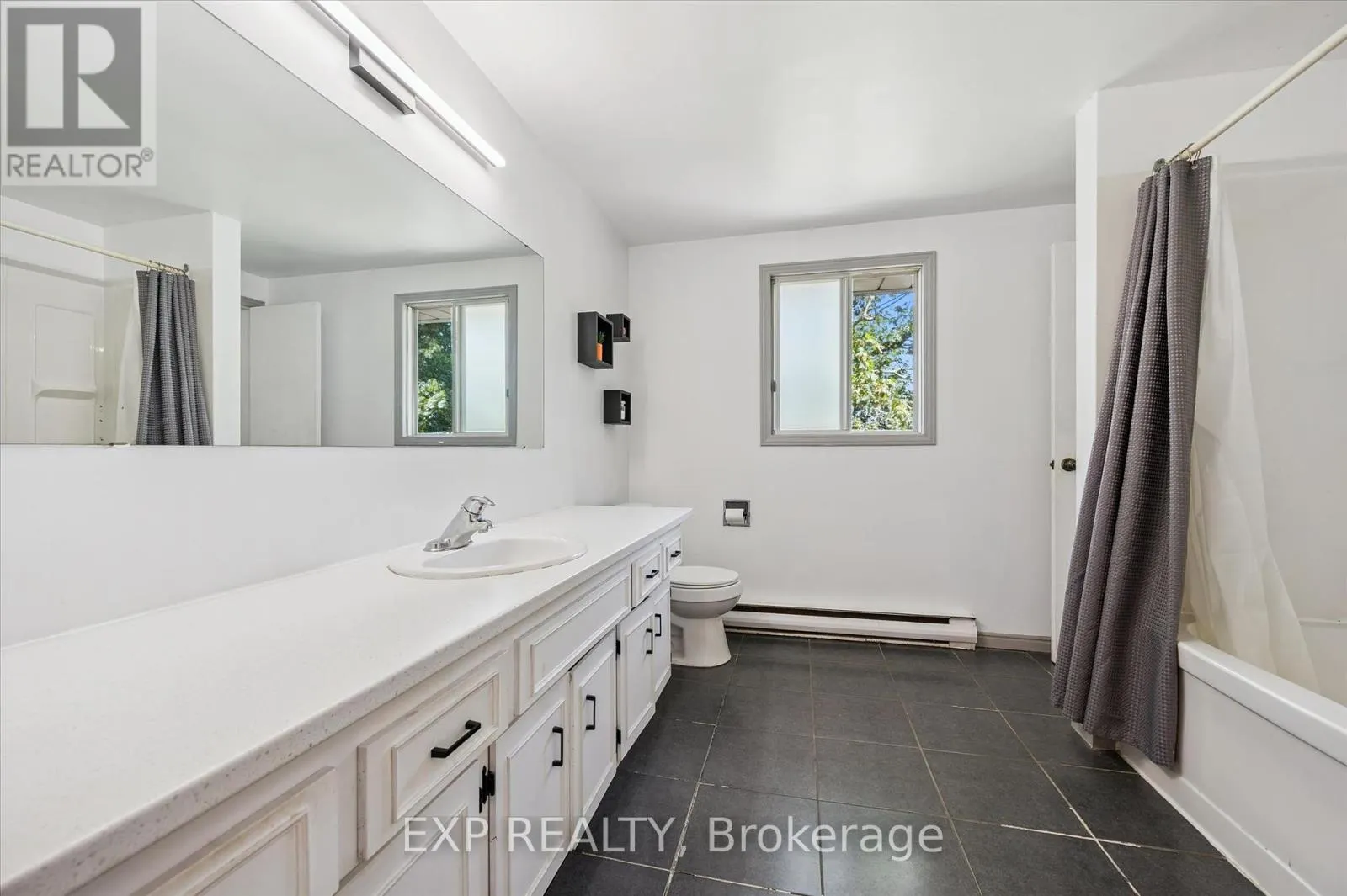 338 ASCOT PLACE