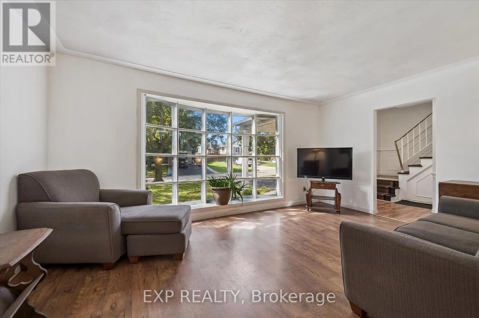 338 ASCOT PLACE