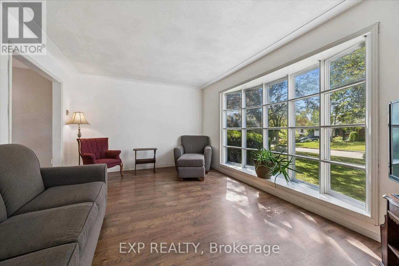 338 ASCOT PLACE