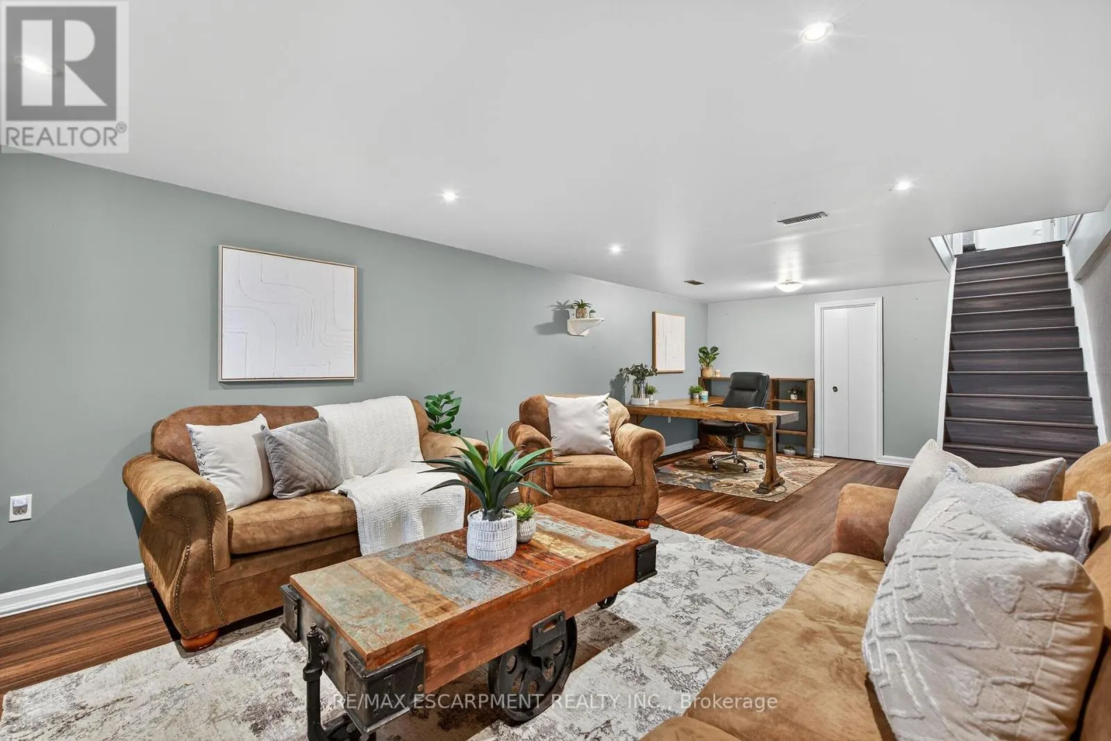 49 ERIE AVENUE N