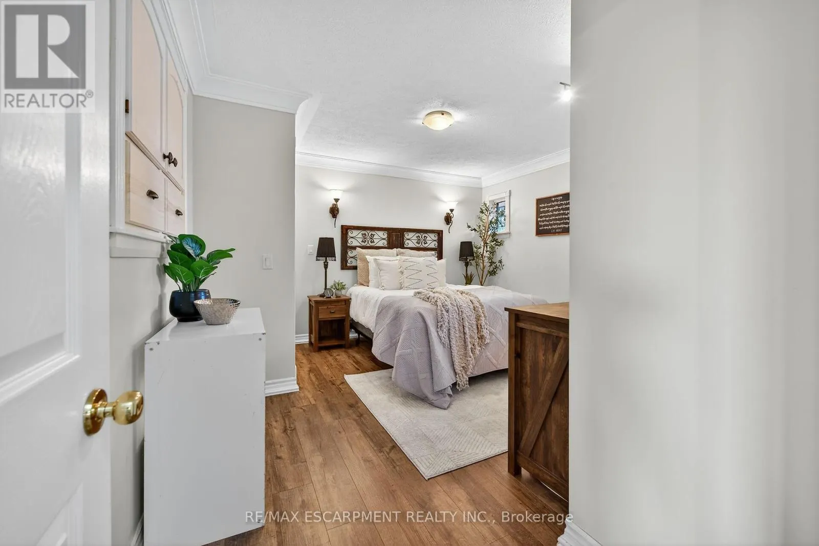 49 ERIE AVENUE N