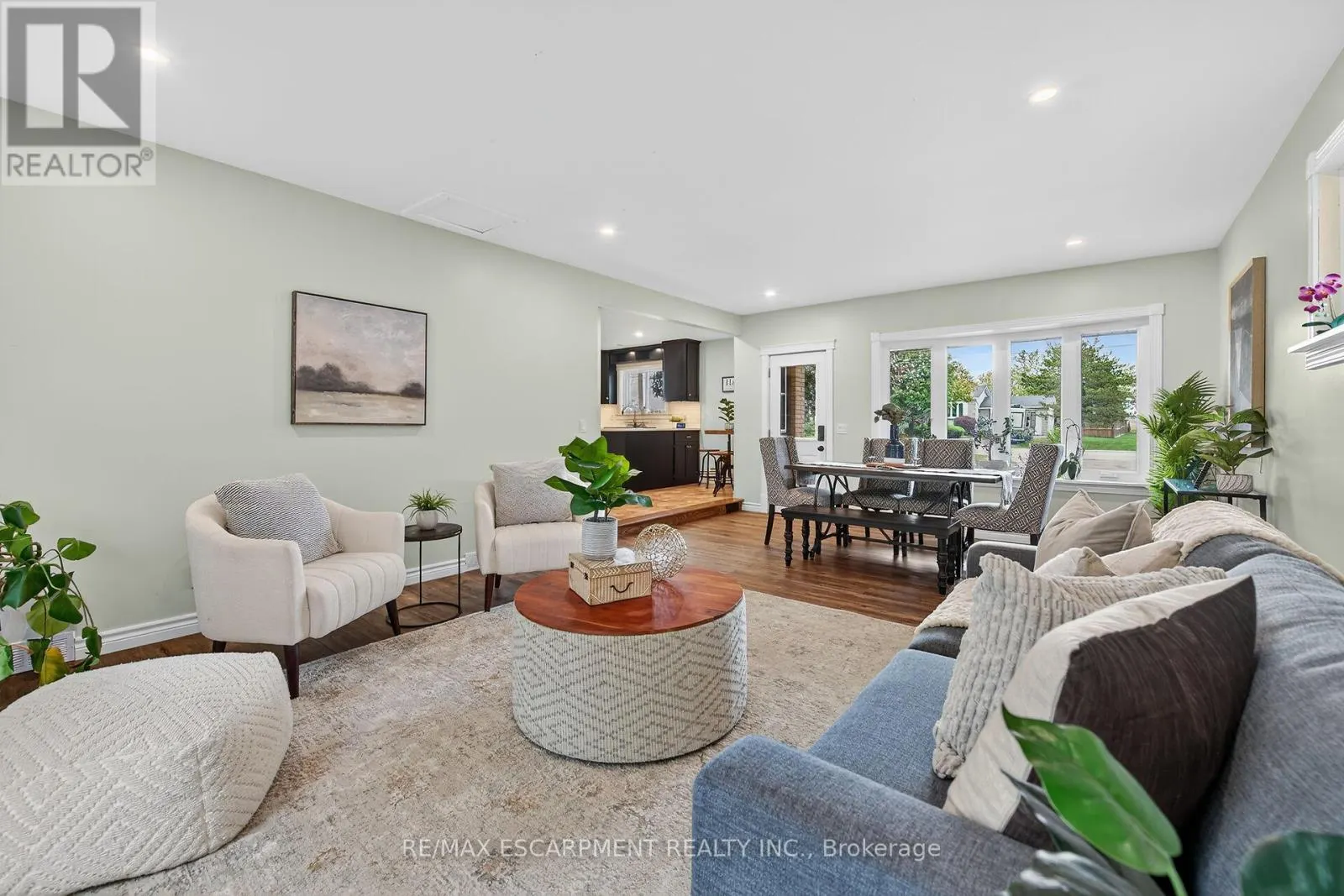 49 ERIE AVENUE N