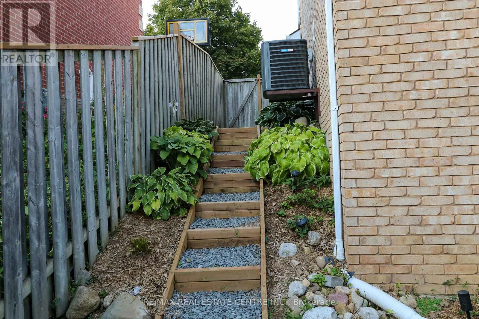 119 HUME DRIVE