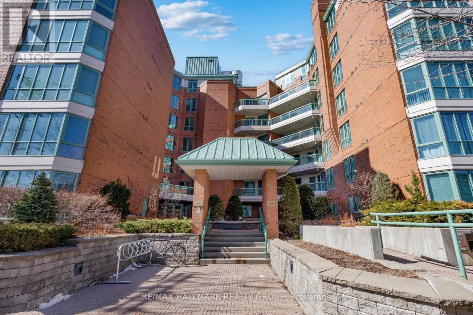 307 - 550 CAMBRIDGE STREET S