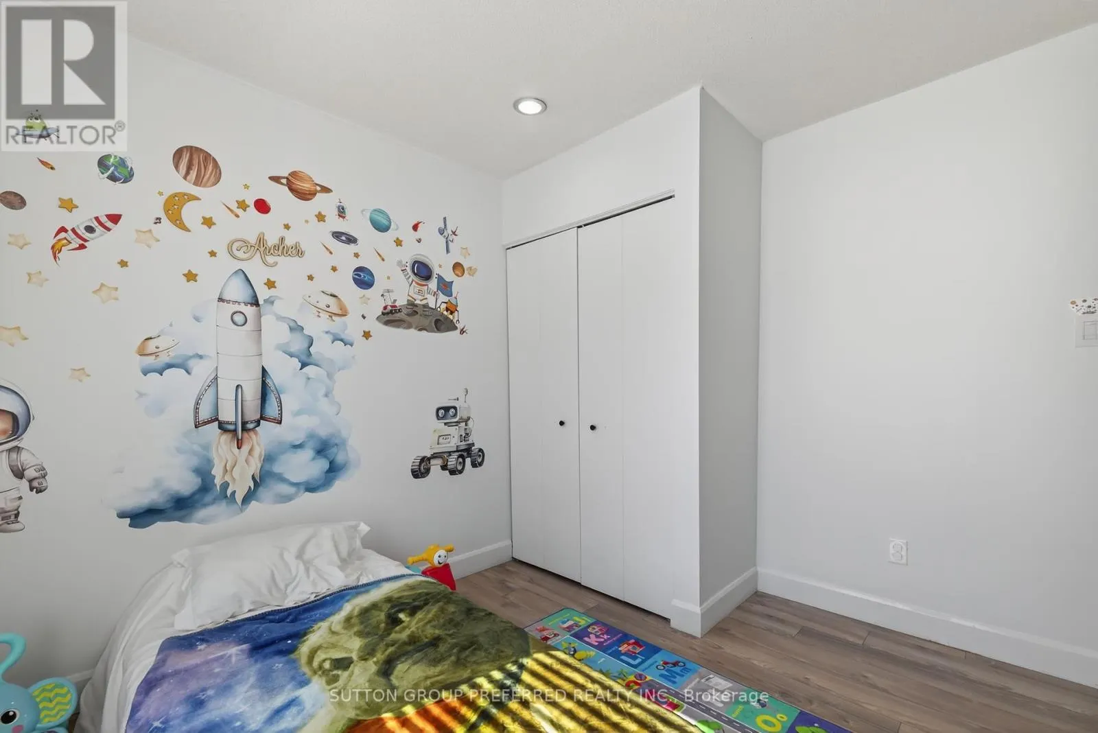 17 - 405 EVERGLADE CRESCENT, #17