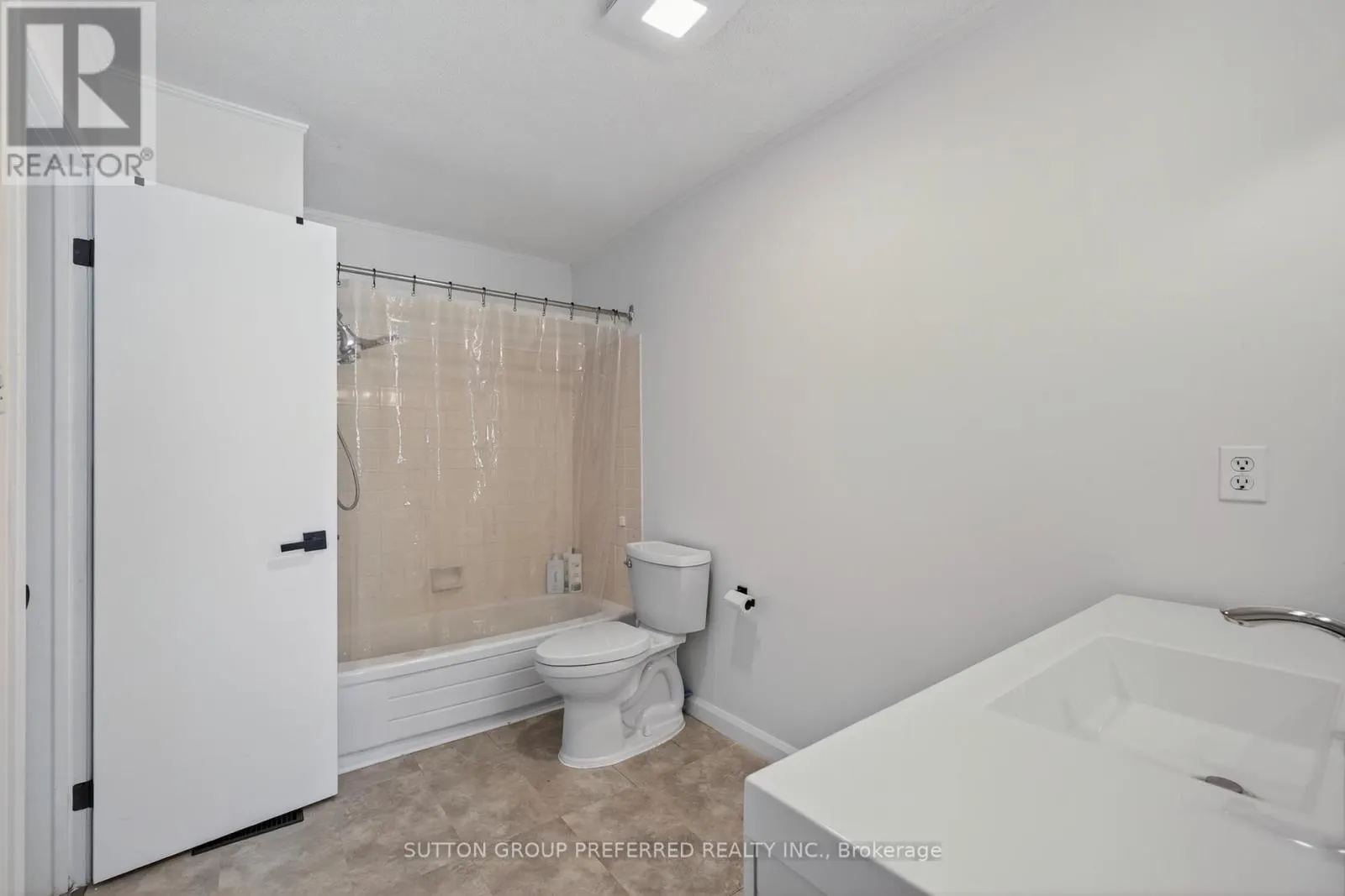 17 - 405 EVERGLADE CRESCENT, #17