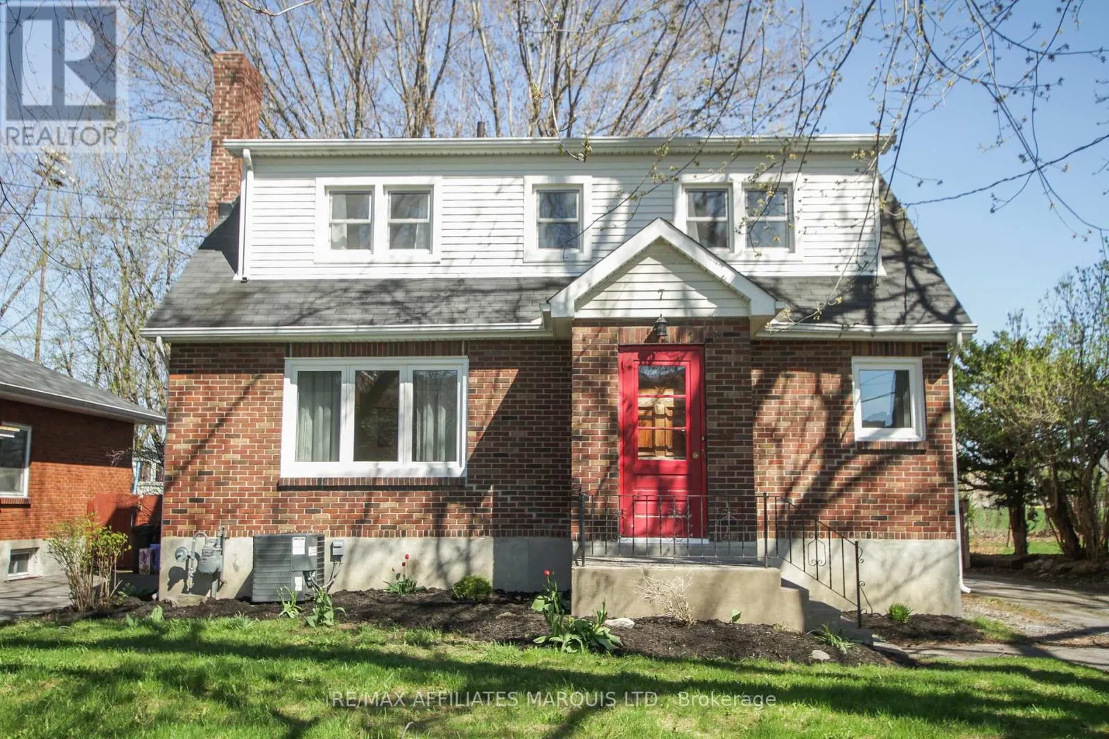 7 OLD ORCHARD AVENUE