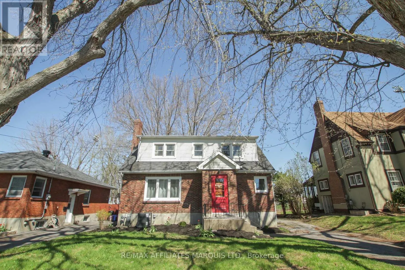 7 OLD ORCHARD AVENUE