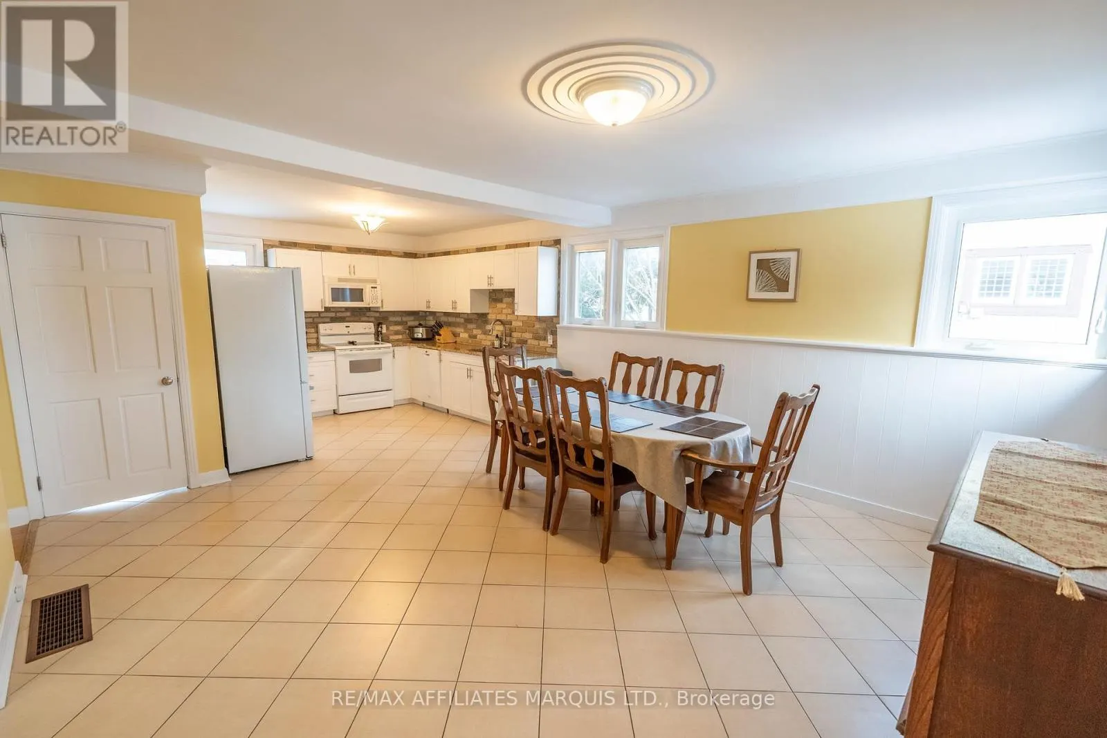 7 OLD ORCHARD AVENUE
