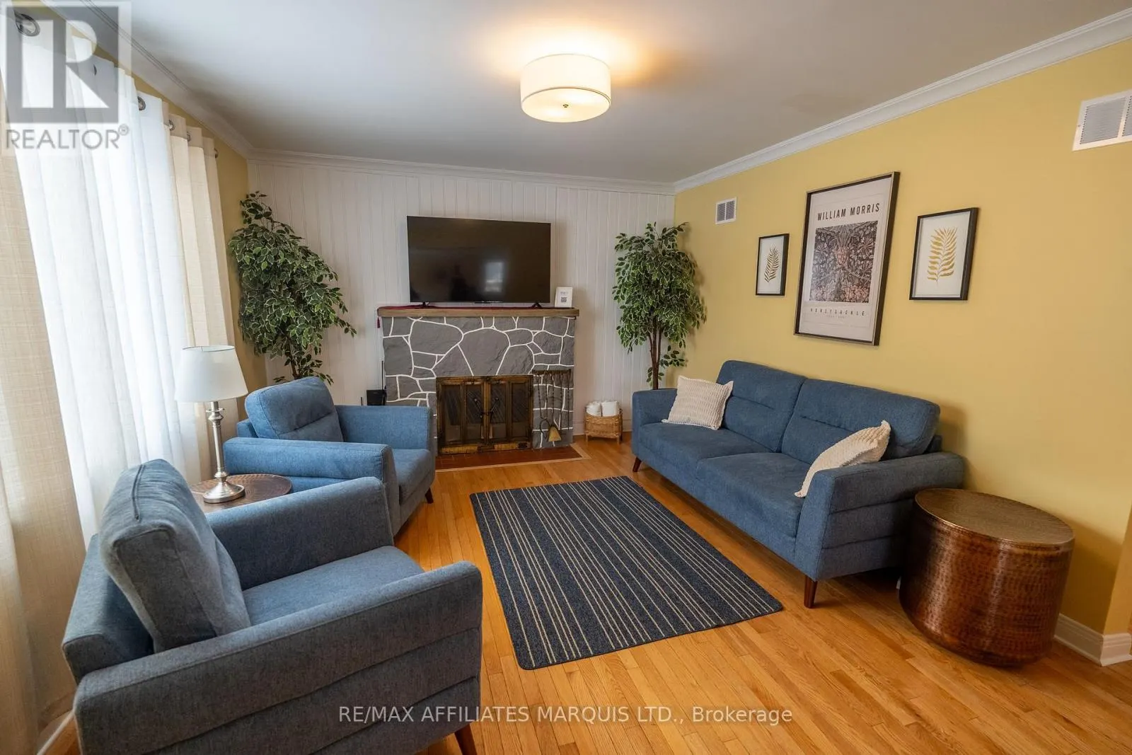 7 OLD ORCHARD AVENUE