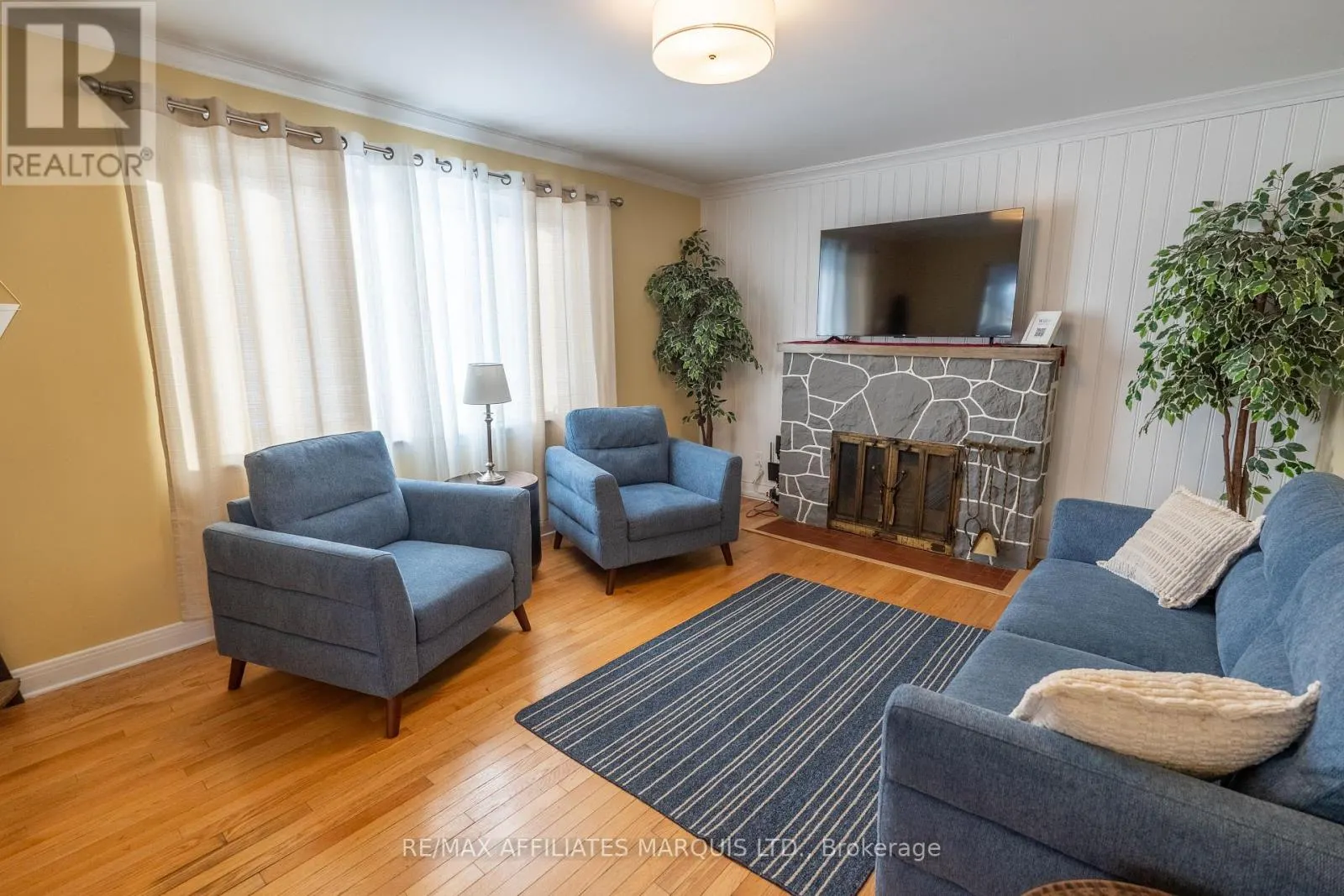 7 OLD ORCHARD AVENUE