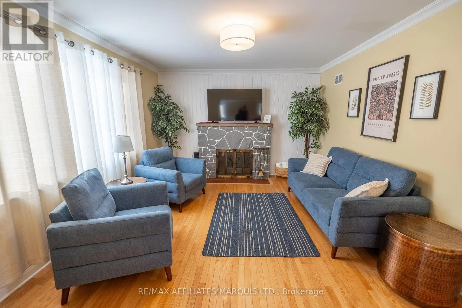 7 OLD ORCHARD AVENUE