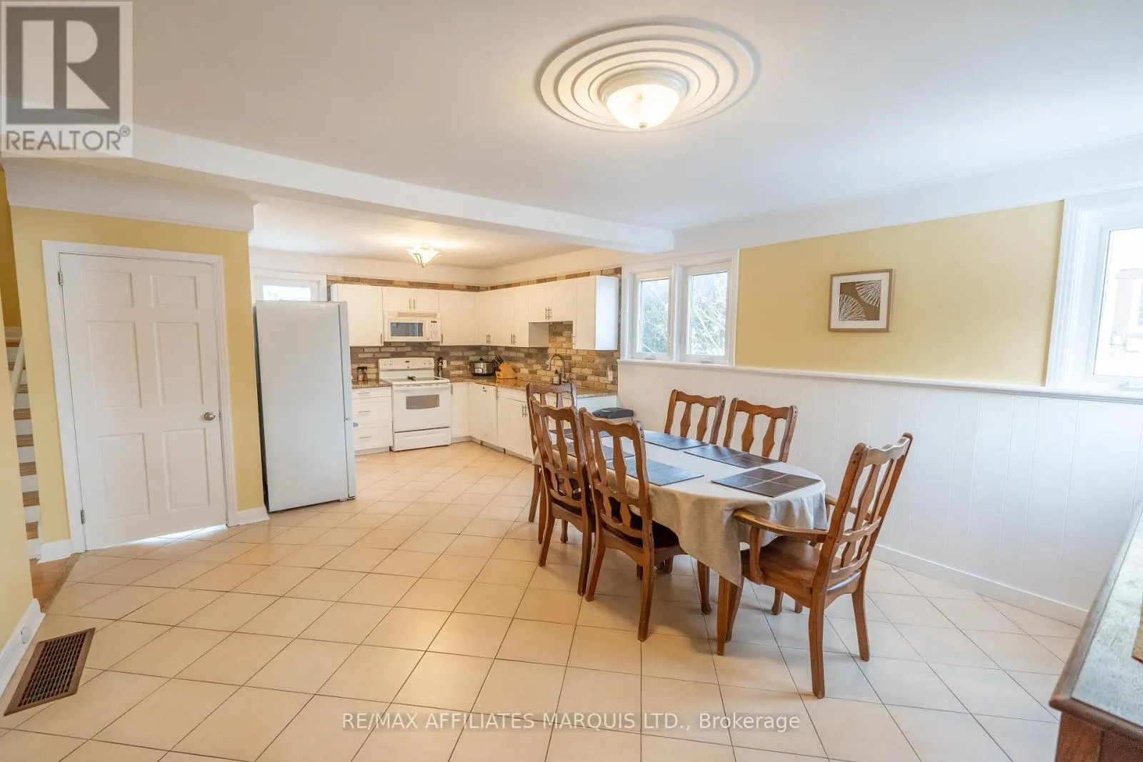 7 OLD ORCHARD AVENUE