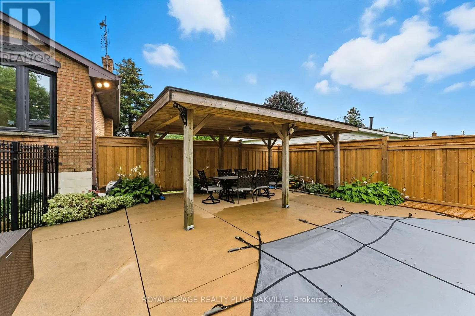 9904 DICKENSON ROAD W