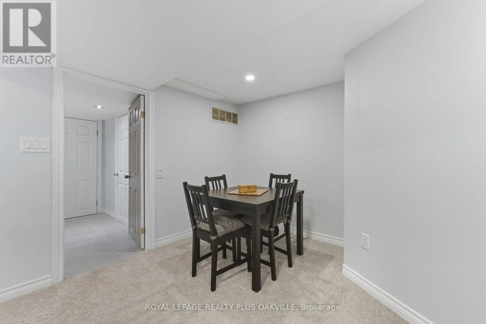 9904 DICKENSON ROAD W