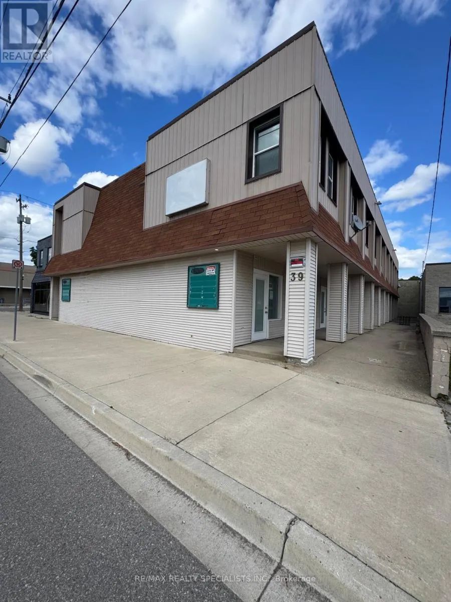 39 KENT STREET N