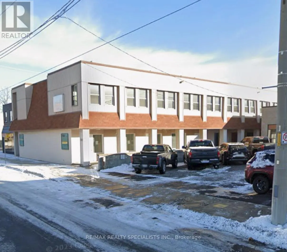 39 KENT STREET N