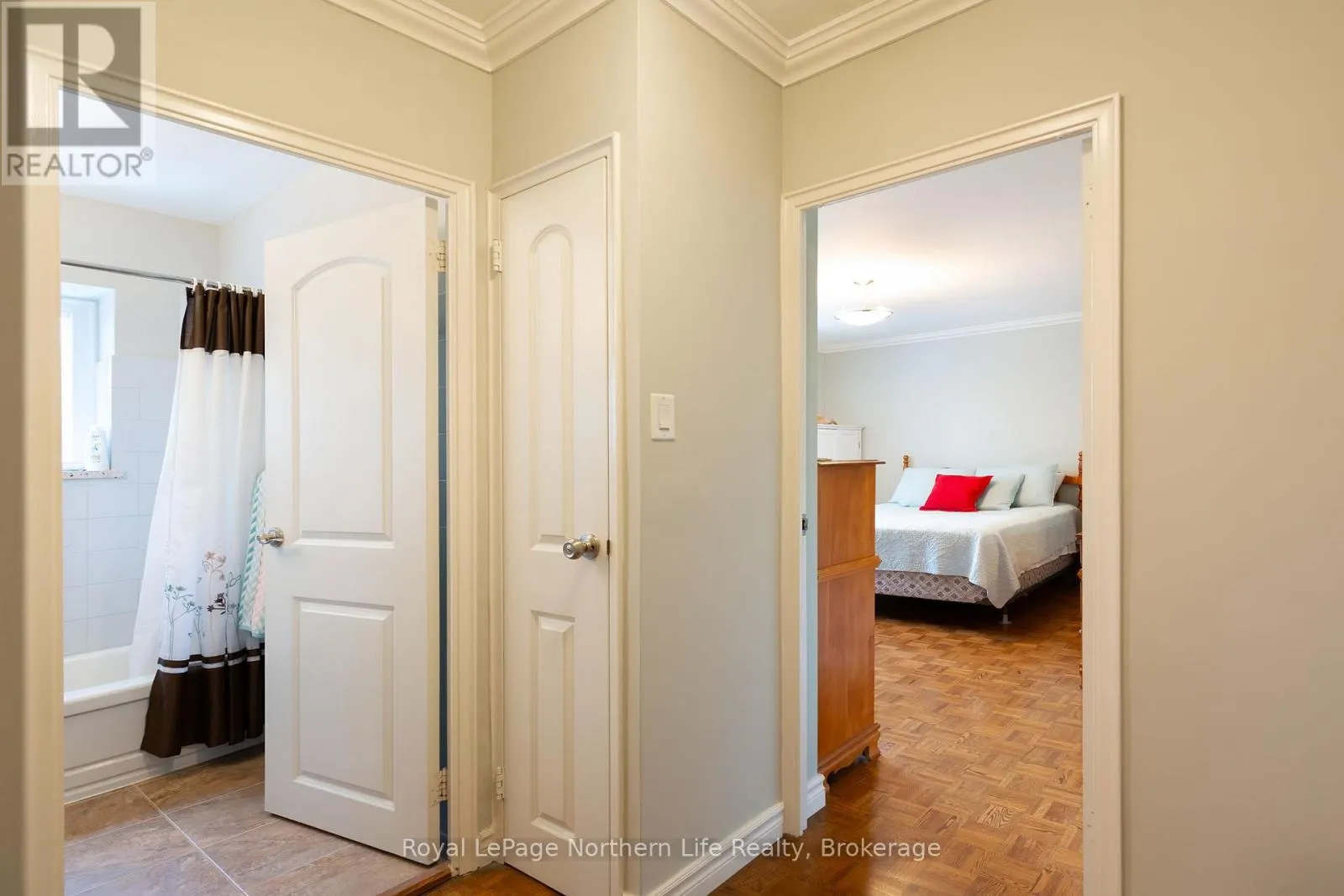 810 MAIN STREET W