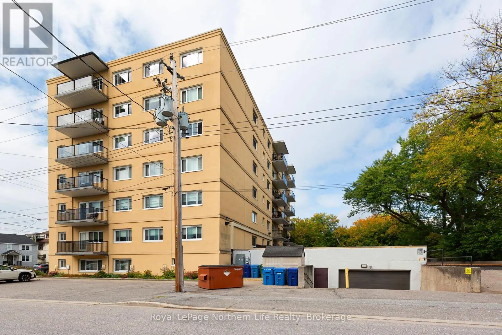 810 MAIN STREET W