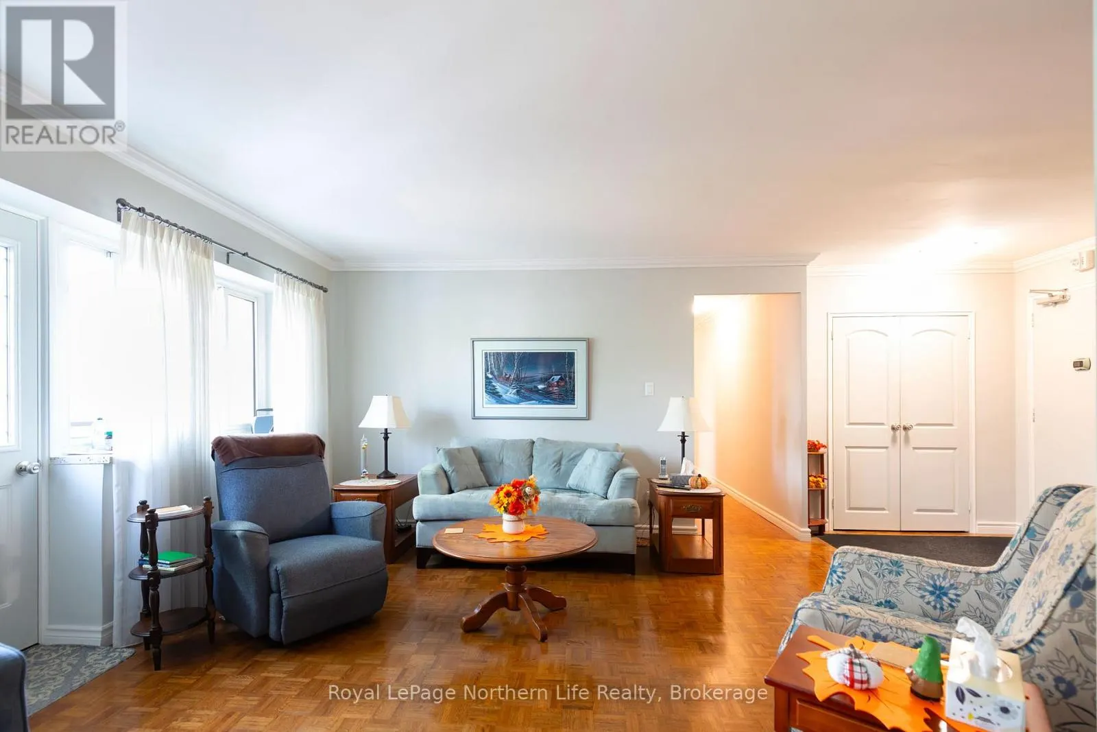 810 MAIN STREET W