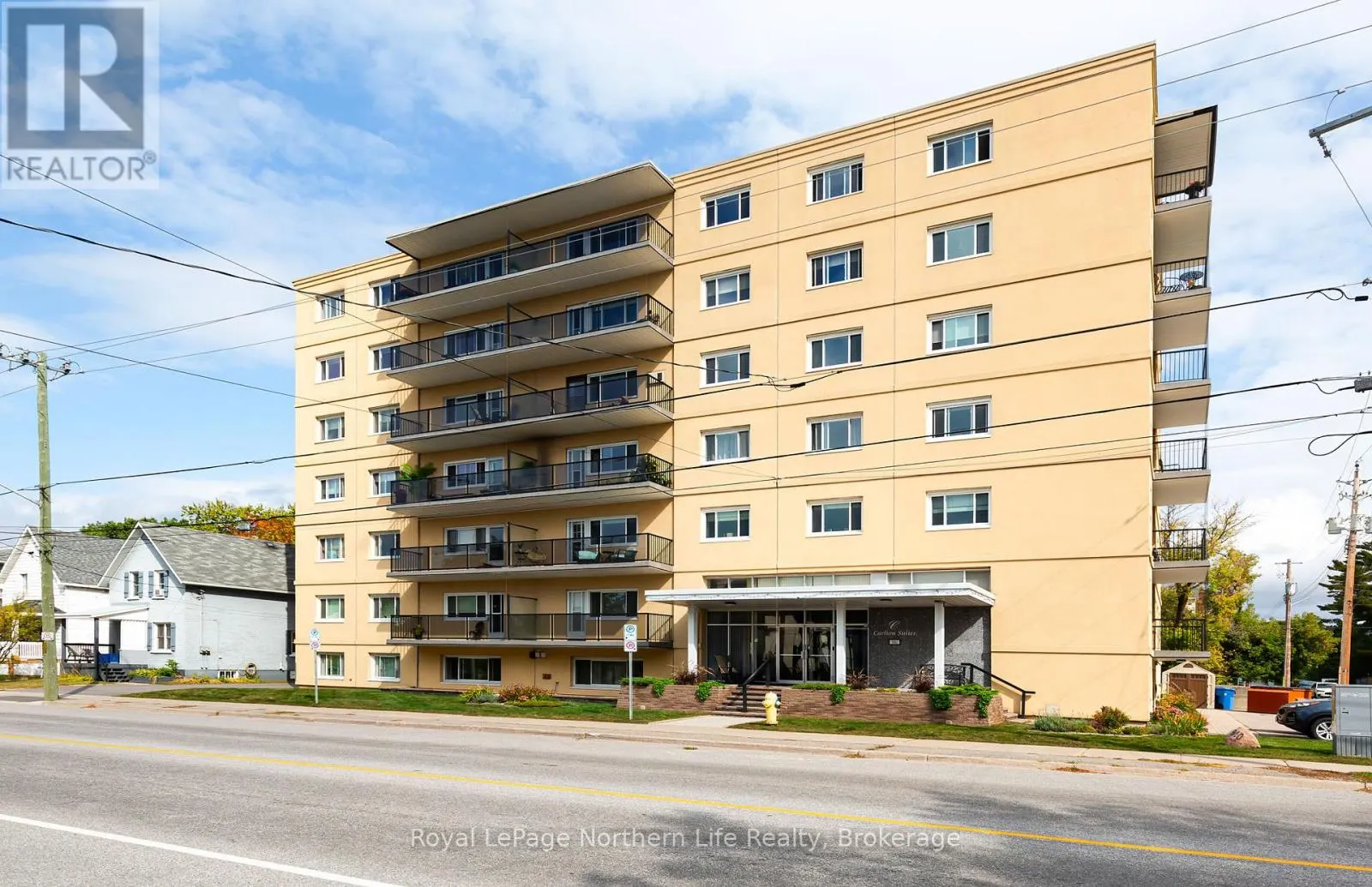 810 MAIN STREET W