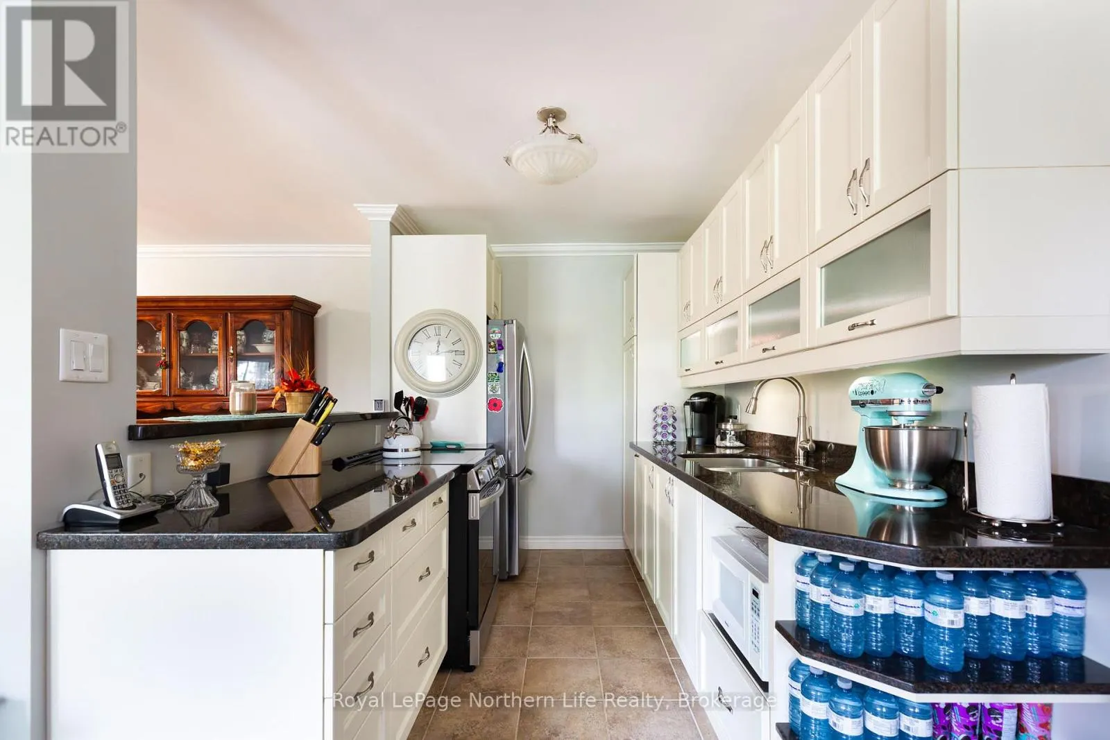 810 MAIN STREET W