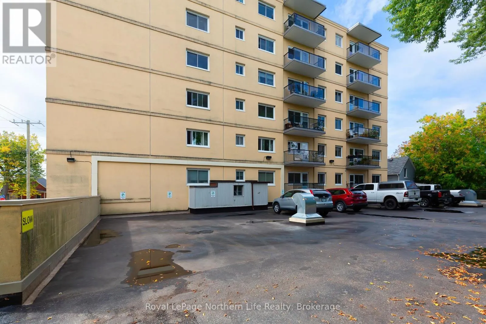 810 MAIN STREET W