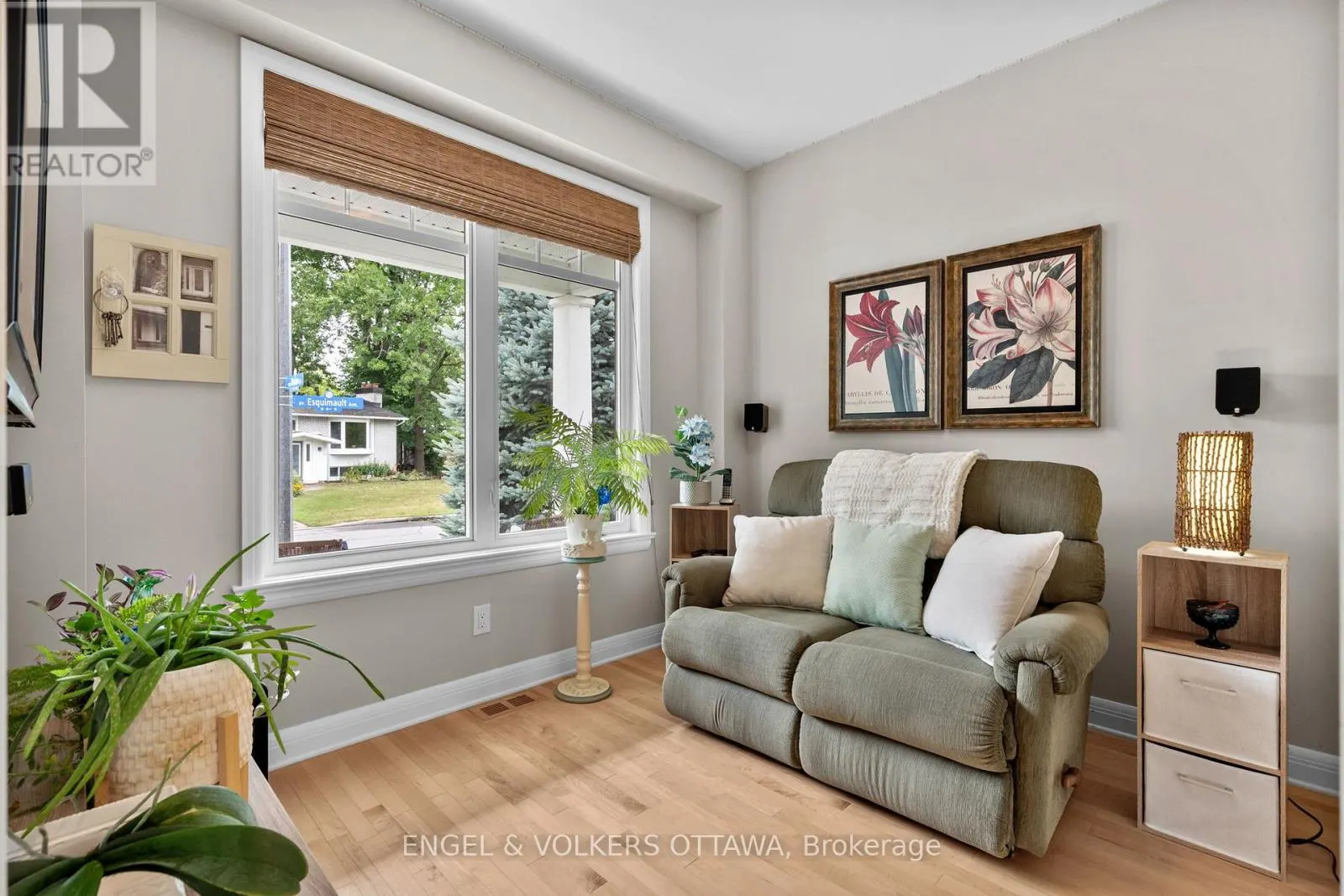 27 ESQUIMAULT AVENUE