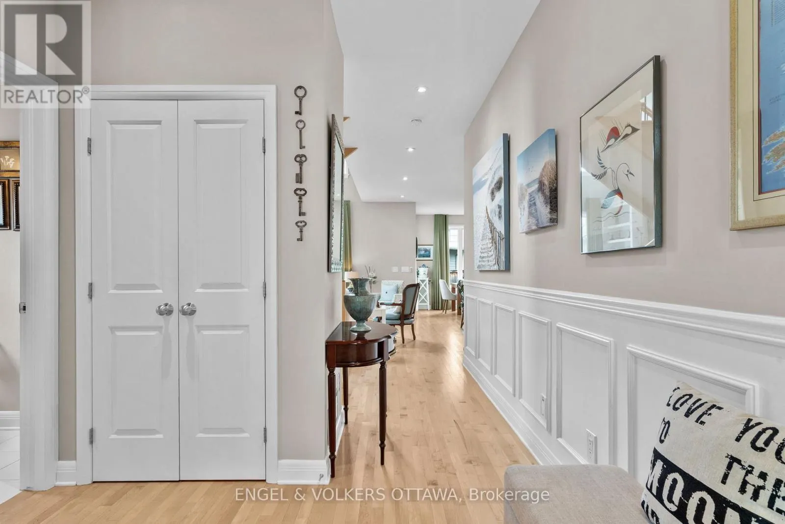 27 ESQUIMAULT AVENUE