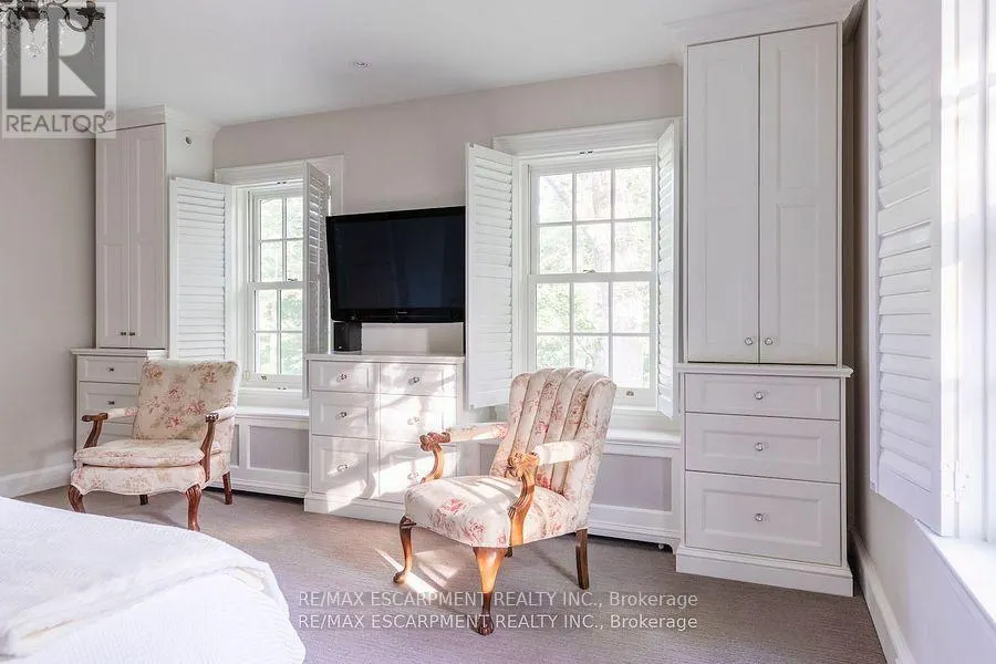 5 MAYFAIR PLACE