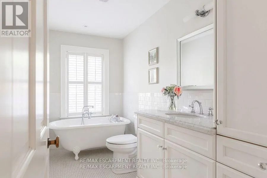5 MAYFAIR PLACE