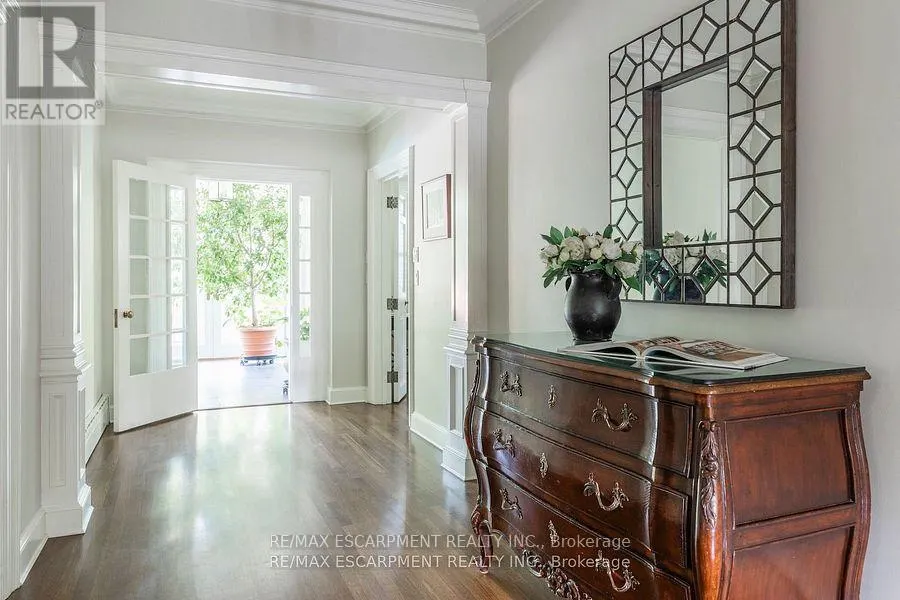 5 MAYFAIR PLACE