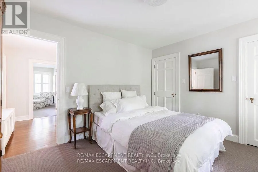 5 MAYFAIR PLACE