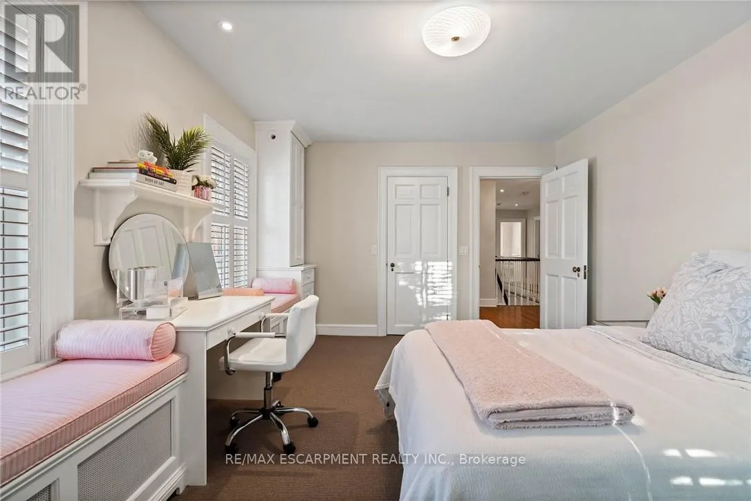 5 MAYFAIR PLACE