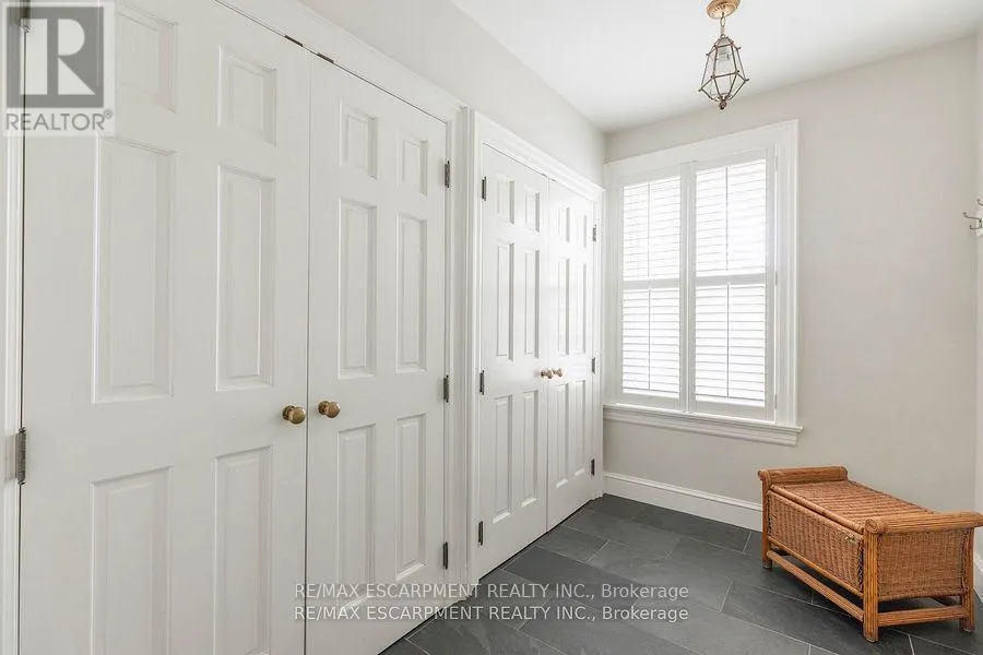 5 MAYFAIR PLACE