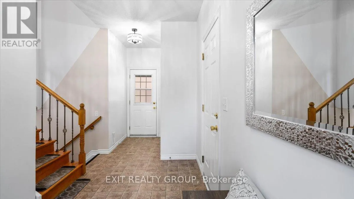 323 MAPLEVIEW ROAD