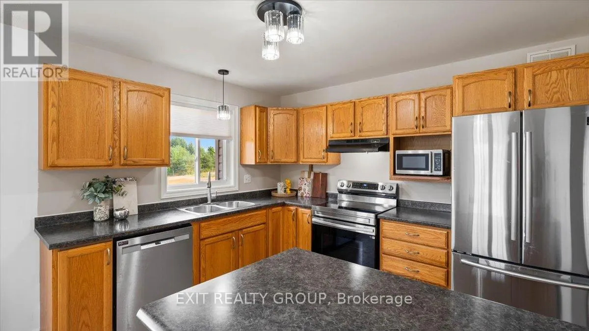 323 MAPLEVIEW ROAD