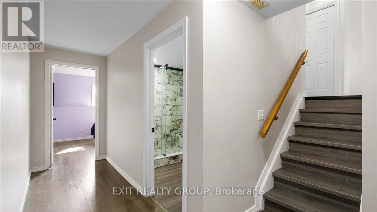 323 MAPLEVIEW ROAD