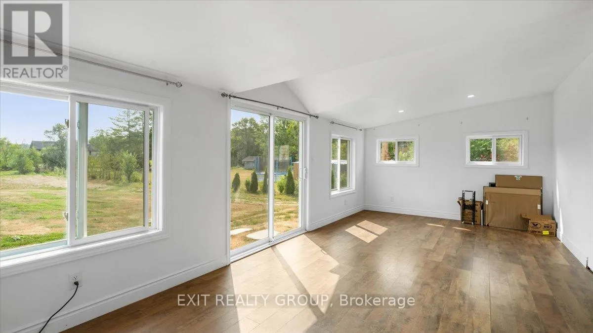 323 MAPLEVIEW ROAD