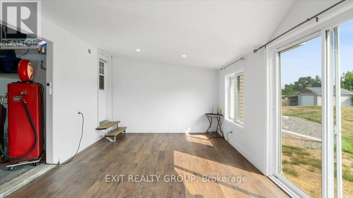 323 MAPLEVIEW ROAD