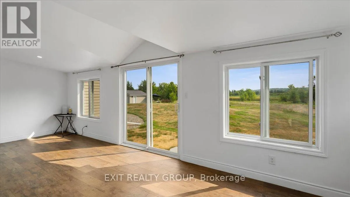 323 MAPLEVIEW ROAD