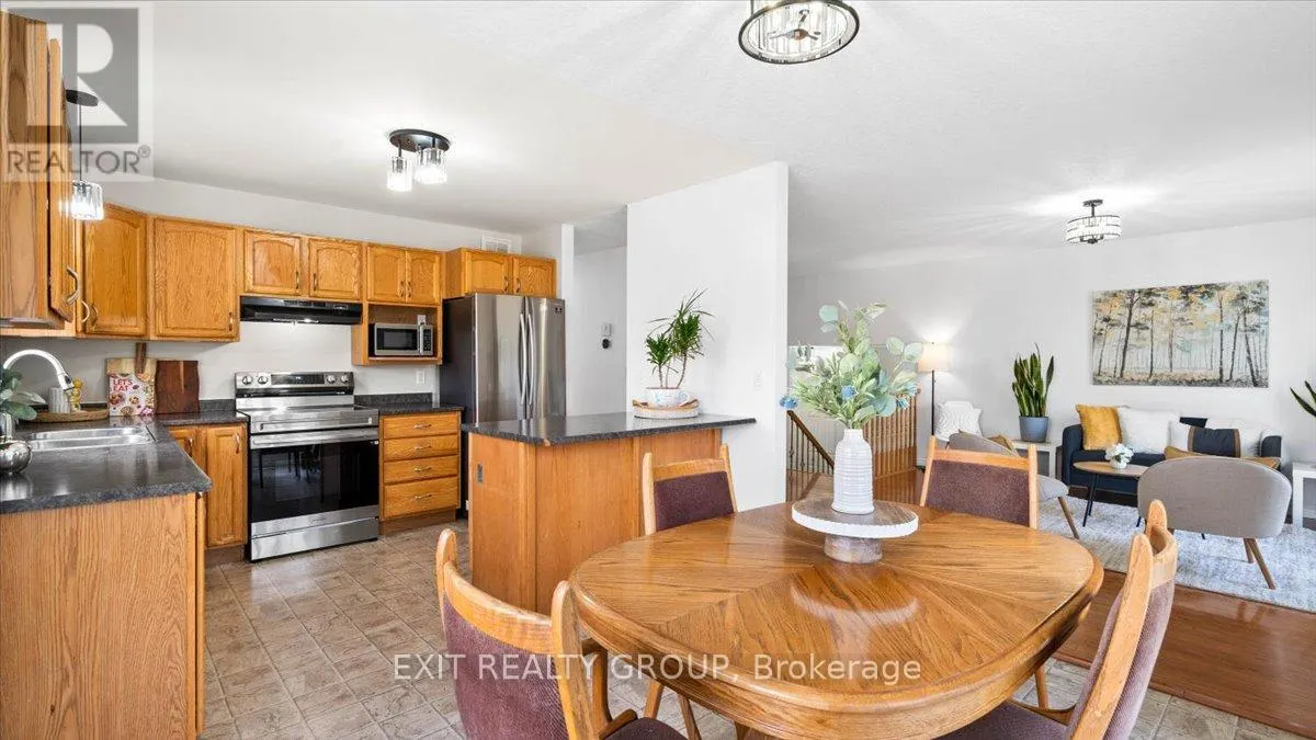 323 MAPLEVIEW ROAD