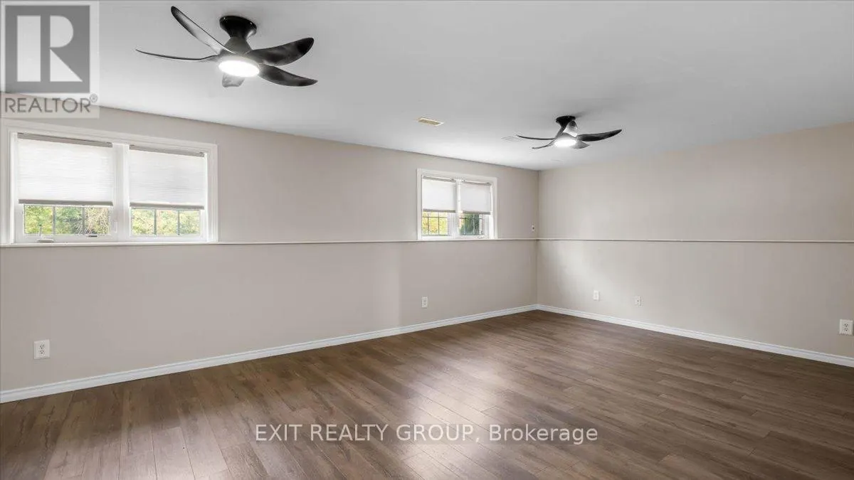 323 MAPLEVIEW ROAD