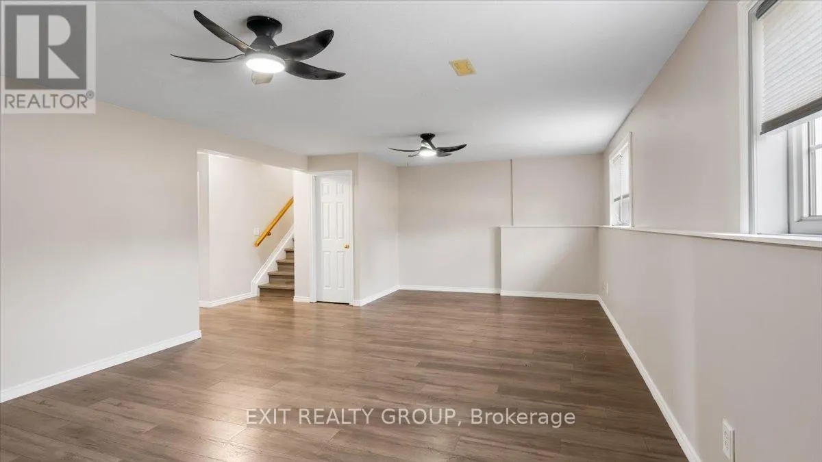 323 MAPLEVIEW ROAD