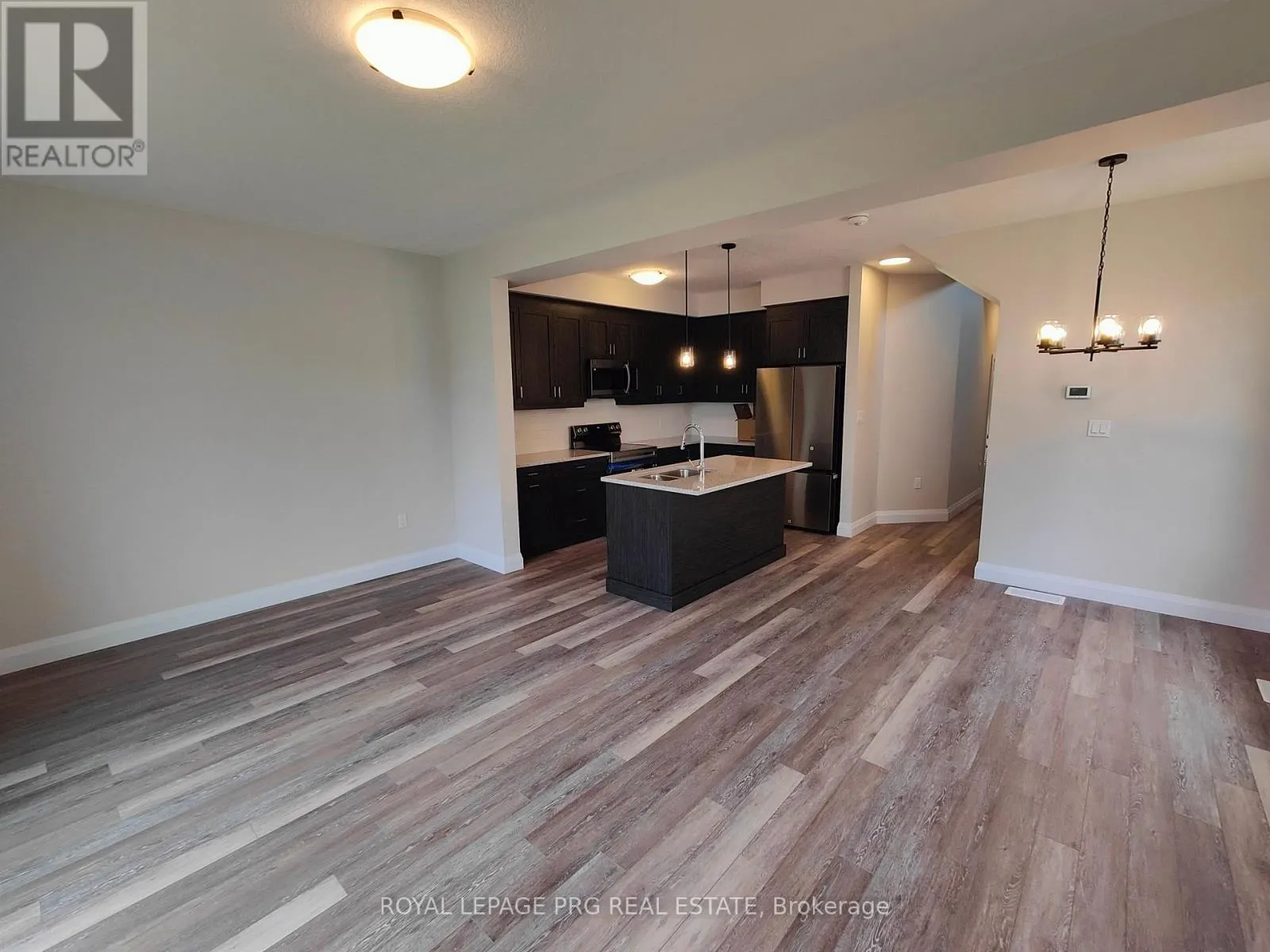 6 - 143 ELGIN STREET N