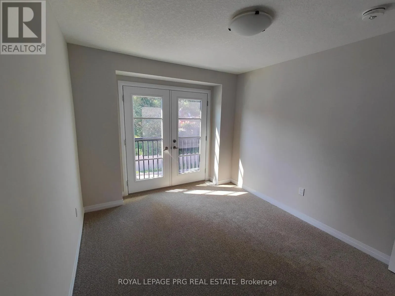 6 - 143 ELGIN STREET N