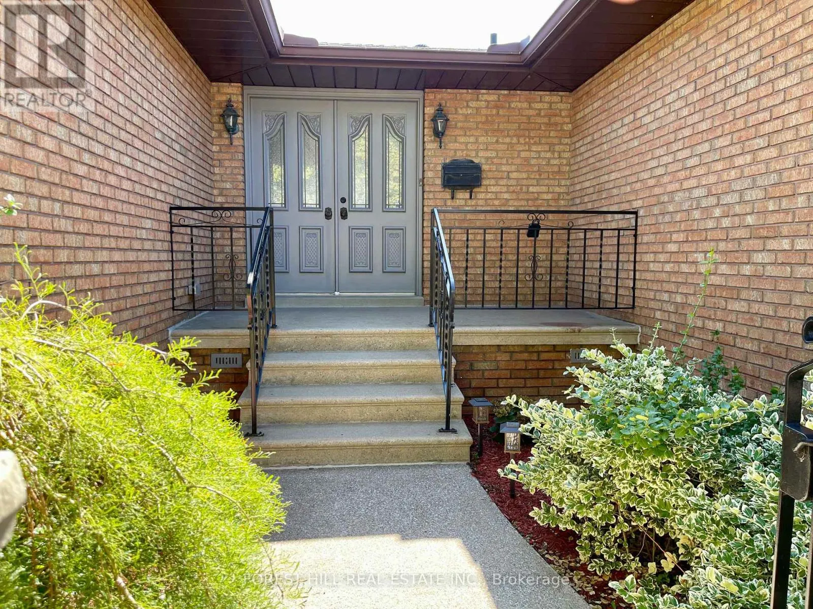 2755 LIONEL DRIVE