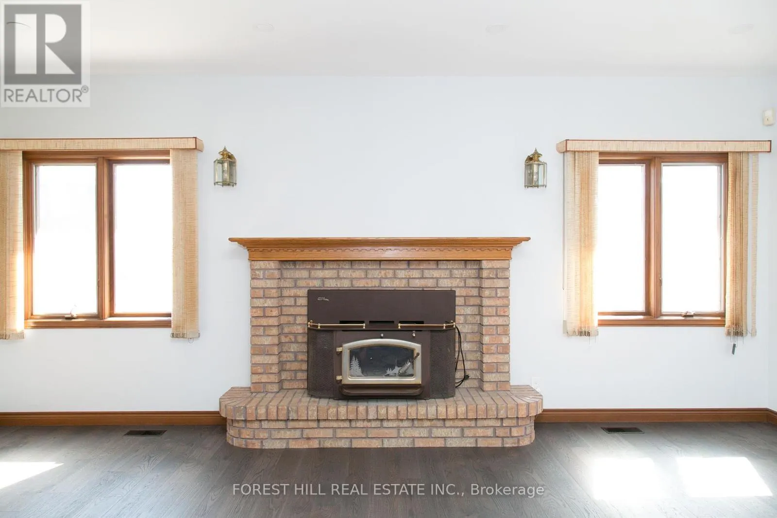 2755 LIONEL DRIVE