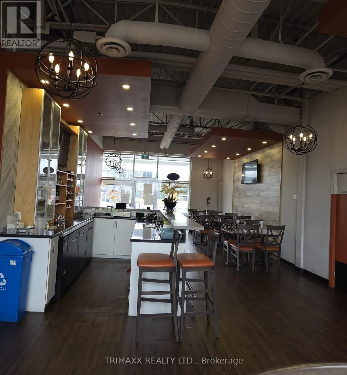E 104 - 4195 KING STREET