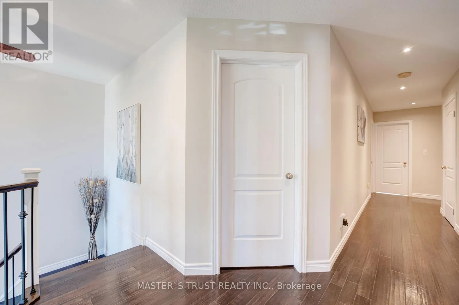 5 HOWDEN CRESCENT